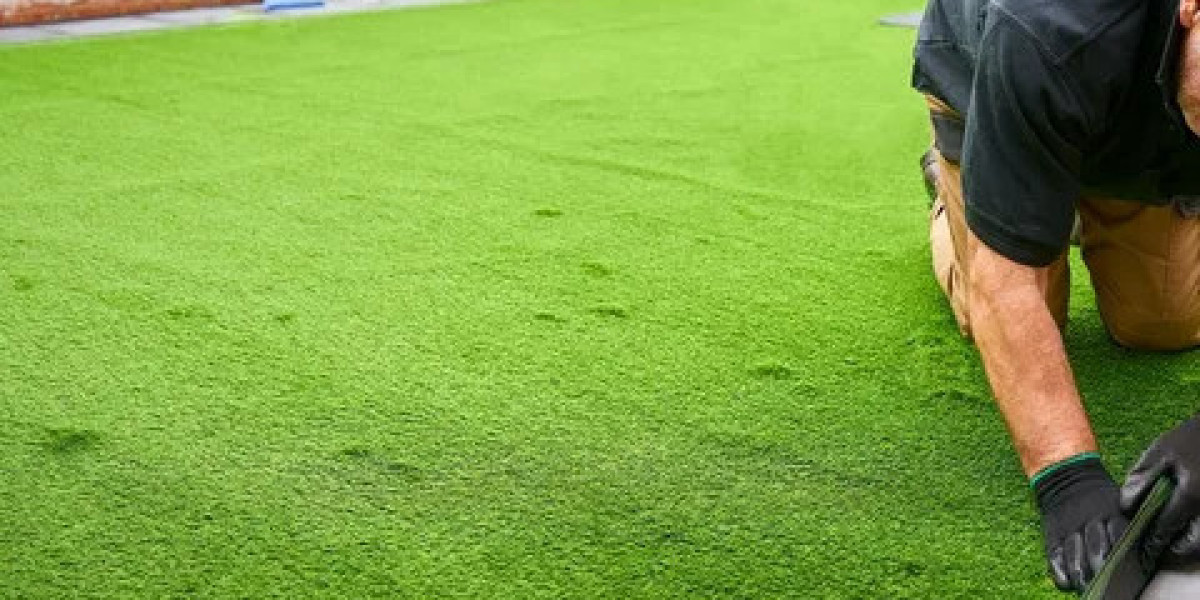 Professional Artificial Grass in Seattle, WA for Low-Maintenance Landscapes